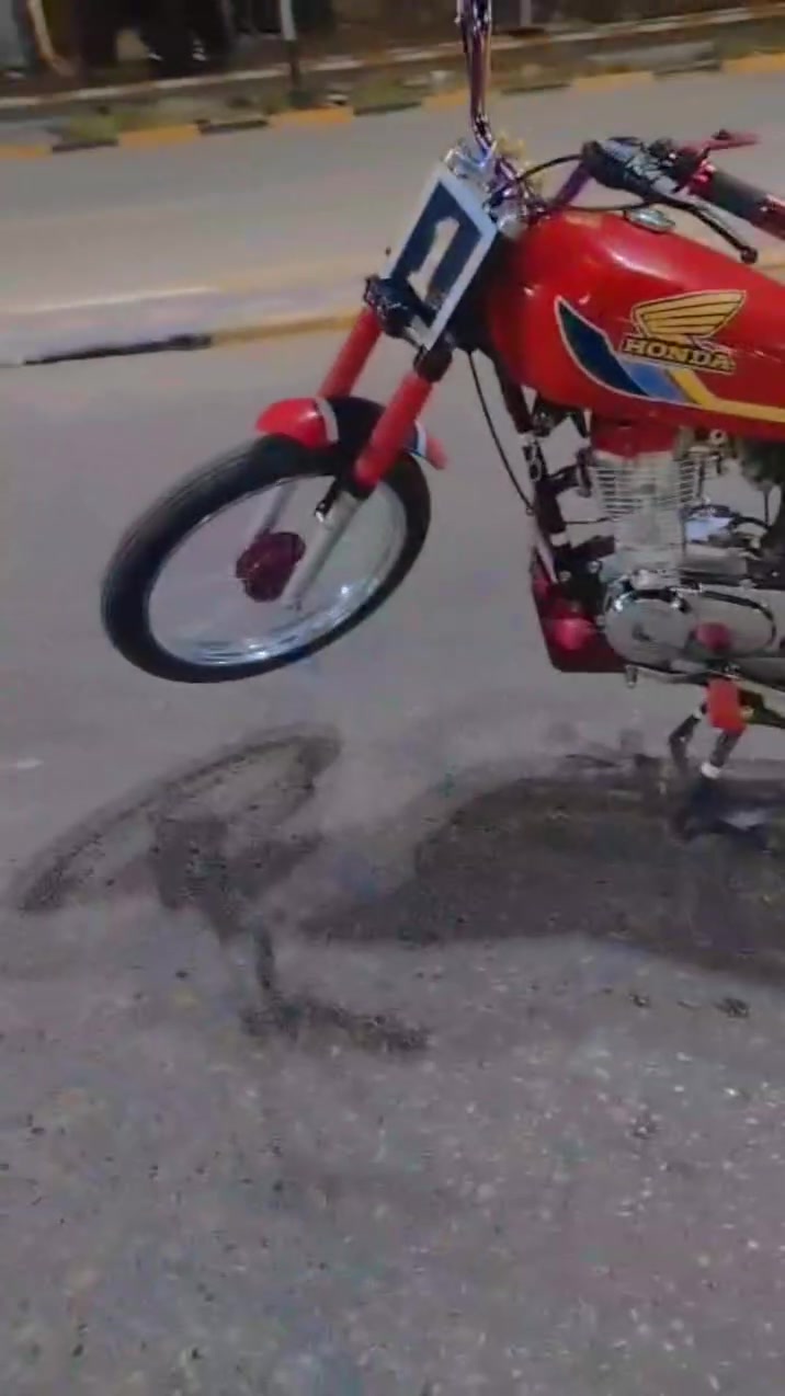 سلام عليكم مكينه تيربو للبيع برغي ما مفتوحه بس تفيلس فقط مكينه شلعه وسرعه شد وطلع سعر 200 لمو شراي لا يراسل ***********
