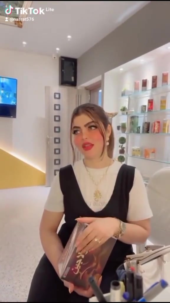 استرجع حيوية بشرتك وصحتك مع كولاجين إيدمارك (Cocollagen)، المزيج الطبيعي المميز الغني بالبروتين الطبيعي المصنوع لتحسين صحة البشرة والجسم من الداخل.🌹🌹🌹
أبرز الفوائد والمميزات:
تجديد البشرة: يقلل من ظهور التجاعيد والخطوط الدقيقة ويعيد للبشرة نضارتها وإشراقها الطبيعي.
مرونة وترطيب: يعزز ترطيب الجلد ويمنحه ملمساً ناعماً ومظهر أسرع شباباً.💯💯💯 
دعم المفاصل والشعر: يقوي الأظافر، يدعم صحة الشعر من الجذور، ويساعد في مرونة المفاصل.
طعم لذيذ وسهل الاستخدام: مشروب بنكهة مميزة وسريع الذوبان ليكون جزءاً سهلاً من روتينك اليومي.
📞 للطلب والاستفسار:
تواصل معنا مباشرة عبر الرقم: ***********

