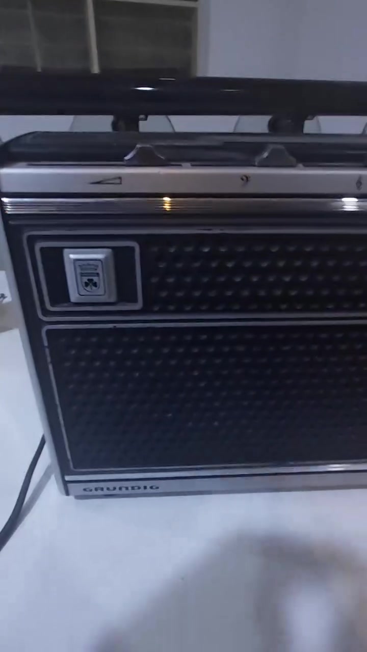 راديو Grundig • ١٩٧٣ • نظافة ٨٥٪