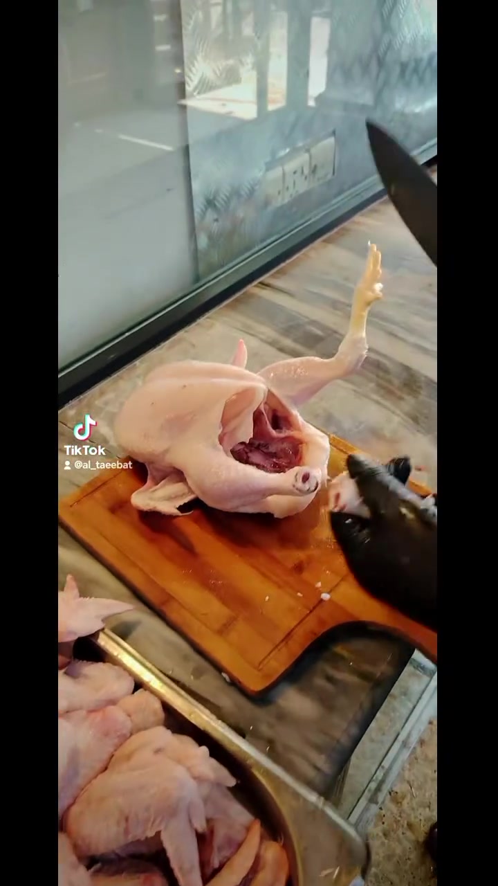 السلام عليكم تم افتاح محلات الطيبات لتجهيز الدجاج بانواع لكافت المطاعم جمله او مفرد دجاج عراقي+افخاذ +اجنحه +كباد دجاج  

العنوان البلديات قرب جامع سيد صلاح 

يوجد لدينا خدمت توصيل لباب بيتك 

‏‪***********
