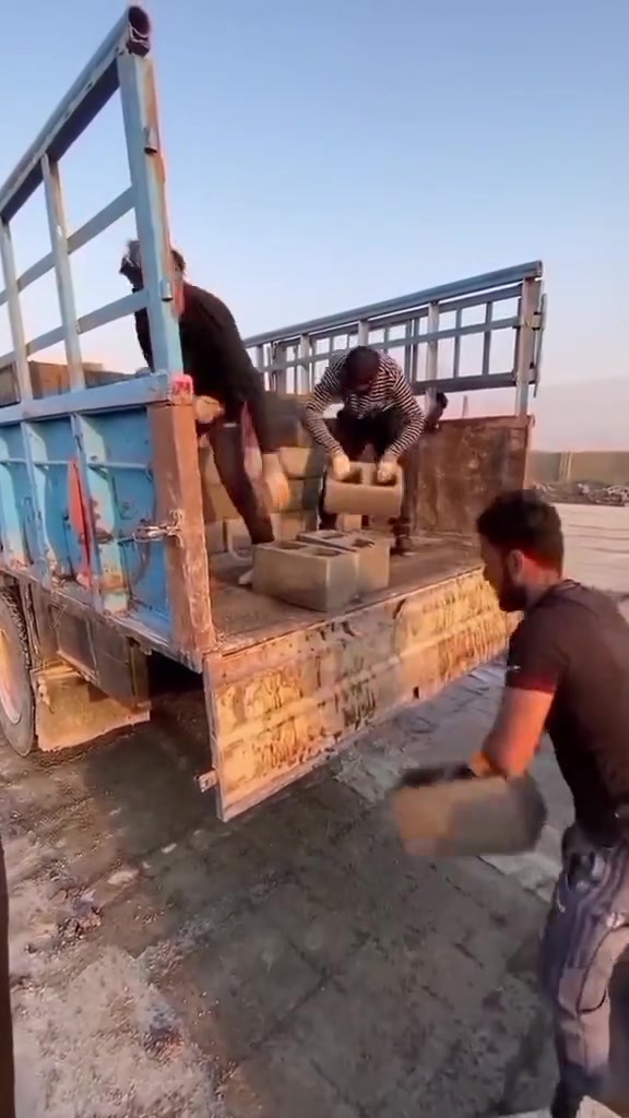 اعلان 👍👍***********
يعلن معمل بلوك ميسان عن توفر بلوك درجه اولى شرط النسف اذاا ماعجبك مرجوع 
مستعدون لتجهيز كافه الدوائر والموؤسسات الحكوميه داخل المحافظه واقضيتها 

بلوك كهربائي درجه اولى قوي ❤️

للطلب  الاستفسار مراسله بريد الصفحه او الاتصال على الارقام التاليه 

*********** 
***********

