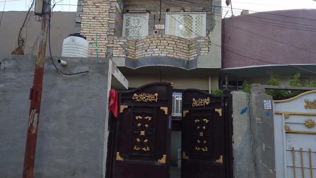 🤝سلام عليكم بيت للبيع 
📍بوب الشام بداية بستان بشار من ظهر لسوك 
📍ومدخل ثاني من مدخل سواري
📐مساحة 100متر زراعي سند 25
🛣️كامل لخدمات فقط تبليط لقديم يبعد 30متر وتبليط جديد هاي ايام انشاء 
✔️تفاصيل داخل مقطع 
🤝السعر 63مليون وبي مجال
☎️مراسلة الصفحة اوتساب
***********

