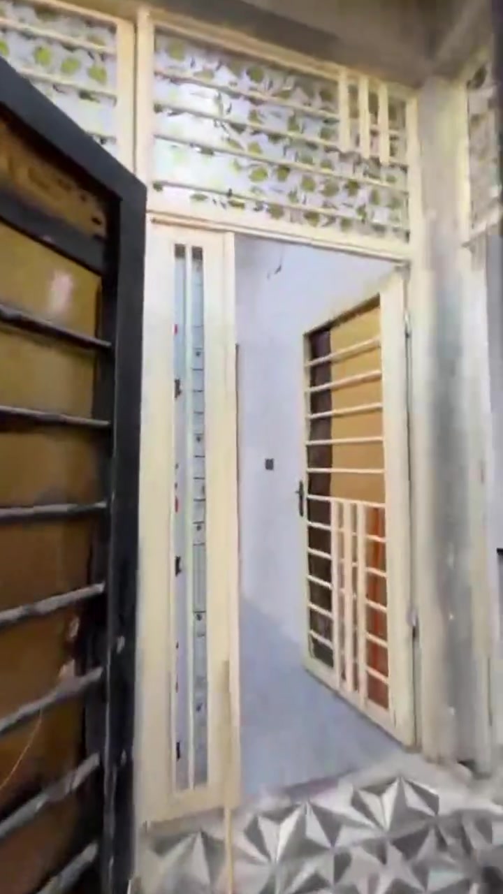 يا الله سلام عليكم بيت للبيع مكان سدسناويه طريق سياحي او طريق ريسي ثنينهن بصفه من تعبر مركز شرطه فرع مقبيل صيدليه روان مساحه120غرفتين صاله مطبخ صحيات ديوانيه طارمه زغيره البيت مرتب بناء جديد فارغ حالين سعر55 تواصل***********
