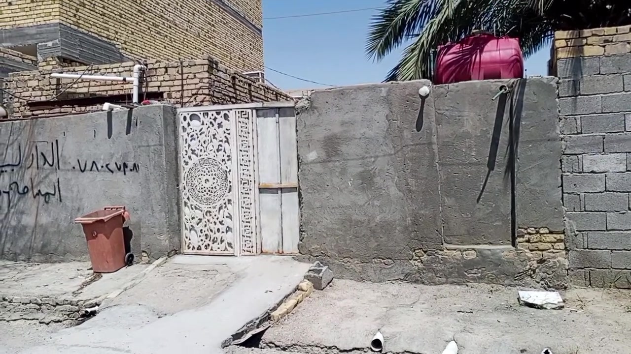 ✅بيت طابو صرف للبيع
✅المساحة 136متر حي الامير 
✅قرب جامع شيخ محسن 
✅البناء غرفتين 
✅وستقبال ومطبخ 
✅وصحيات 
✅وجه للبت ع حديقه

✅الاتصال على الرقم 
☎️***********
واتساب
