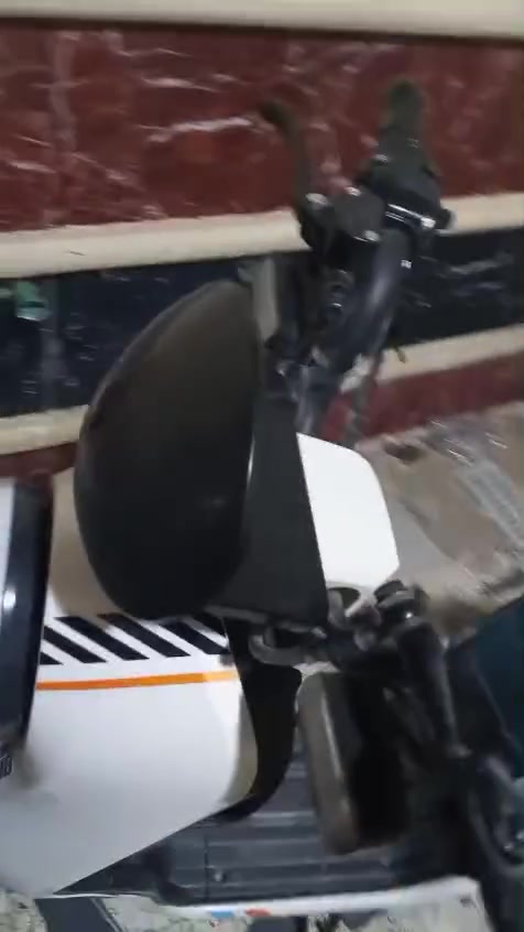 باسكل شحن R10 للبيع  في كربلاء السعر 300 وبي مجال الباسكل نضيف كلشي ما بي بس البطاريات نص عمر للتواصل خاص او على الرقم ***********
