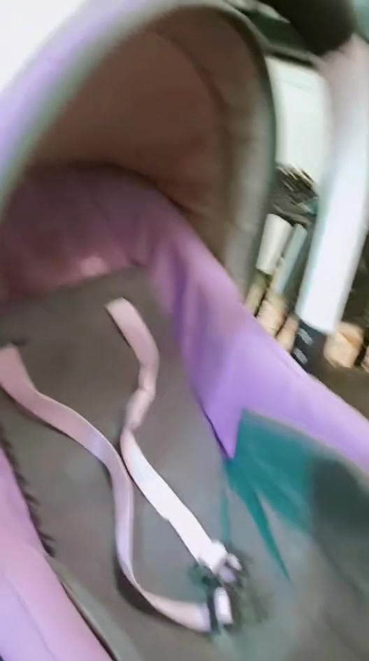 سلام عليكم للبيع كرسي جلوس اطفال ديباج  ممستخدم ابد ديباج بعده جديد سعره ١٥ الف وكرسي سياره منام وهزاز نضافه ٩٩% استخدام شهر سعر ١٥ بي توصيل الي حاب يراسل او يتصل واتساب***********
