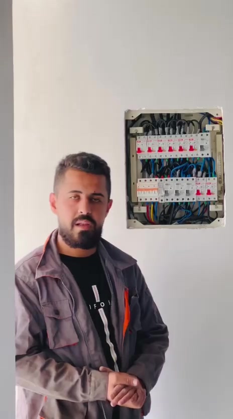 أحمد الكهربائي • تأسيس منازل ومزارع • قاعات رياضية