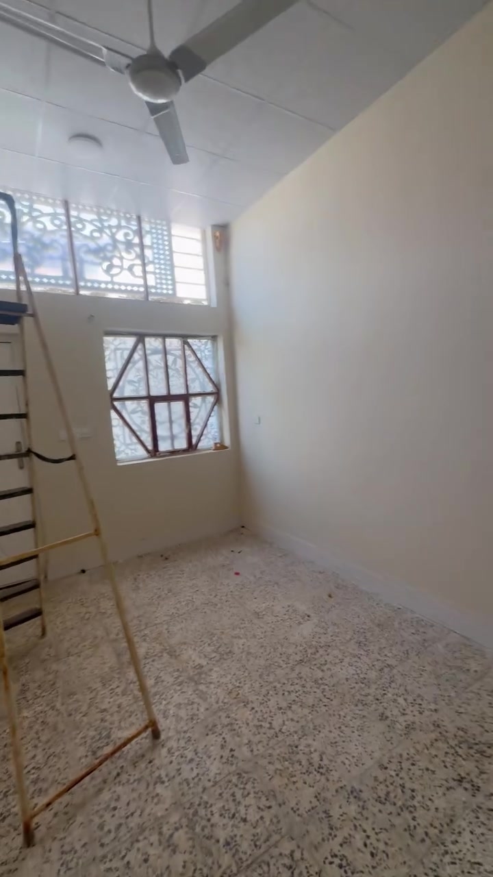 سلام عليكم بيت لل ايجار مساحه100 يفيد عائله صغيره سعر ايجاره275 جزيره جباسي***********

