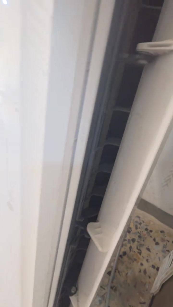 سلام عليكم سبلت للبيع ماركة LG سبلت جديد مشتغل بس٤ أشهر بس الخارجيه مالته نباكت ورحت لشركة جبتله قطعه خارجيه الحافظ جديده الخارجيه مشتغل بس شهرين سبلت كامل رقم الهاتف ***********
