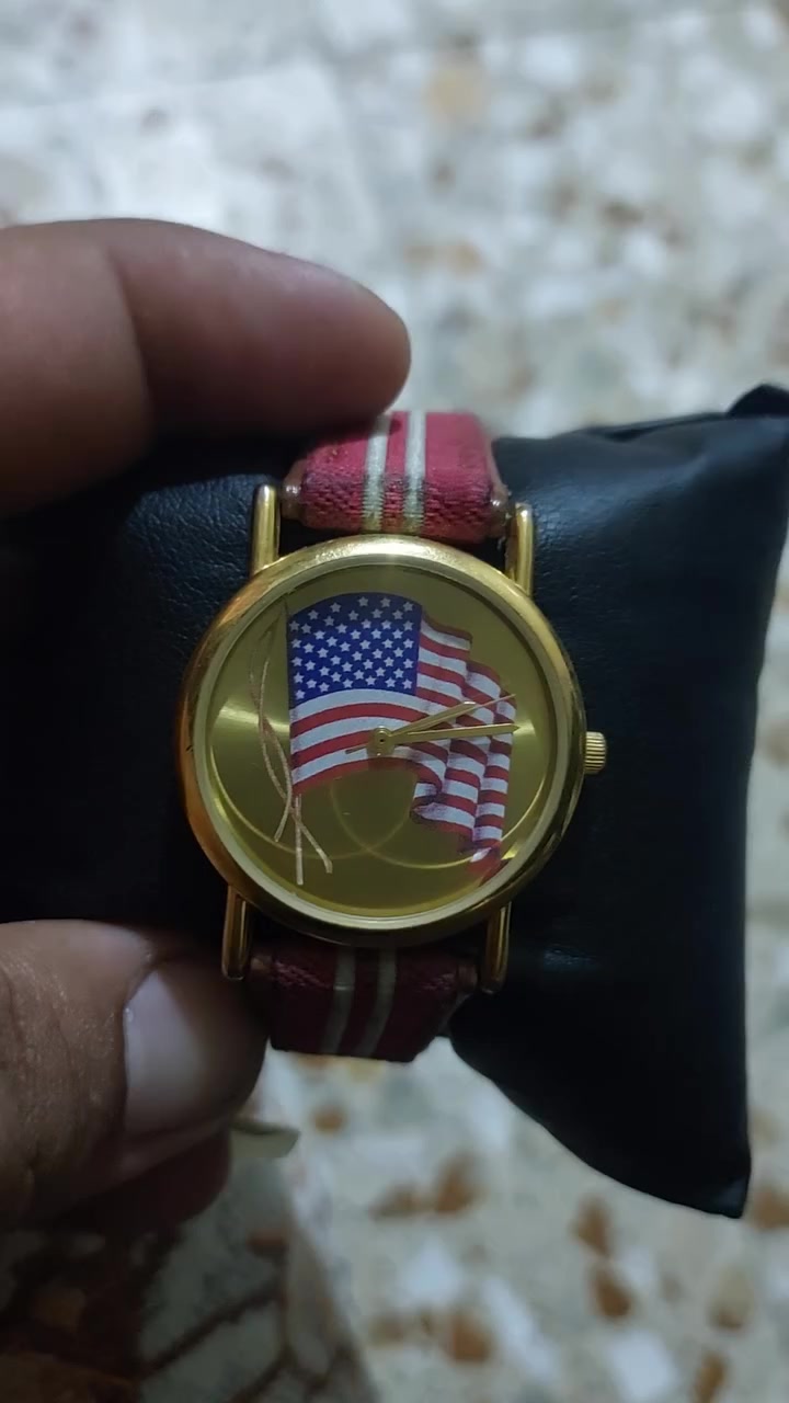 ساعة للبيع سعر 10الف فقط رقم واتساب***********

