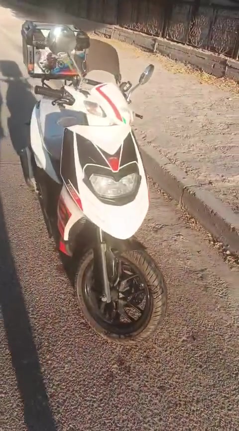 سلام عليكم : دراجة SR شركة إيطالية مرقمة اربيل تحويل ثاني يوم
موديل 24 
محرك 150 
دراجة نظيفة حيل ماشية 23 ألف 
للاستفار اتصل على هذا الرقم ***********
السعر 19 ورقة
