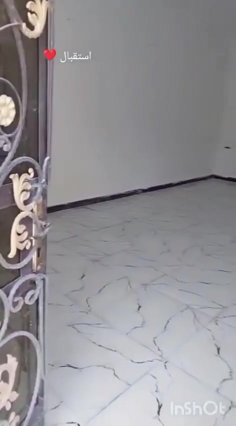 دار للبيع المساحة ٢٥٠ متر يتكون من ٤غرف نوم واستقبال كبير وصاله كبيره ومطبخ وصحيات داخليه وخارجيه وحوش وترك كامل الخدمات تبليط مجاري قريب ع الشارع العام العنوان بغداد المدائن منطقه الورديه اي استفسار الاتصال على رقم ***********
