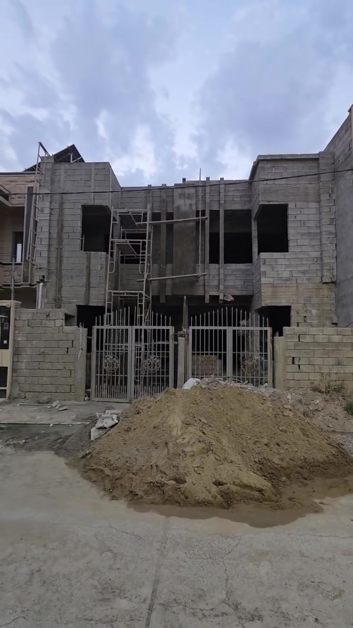 🏠🏠للبيع داران هياكل 
📐 مساحة كل واحد ١٠٠م 
🌐موقع حي الفلاح
👈يتكون من طابقين كل واحد يحتوي على 
🌟ط١/ كراج + وصحيات داخلية وخارجيه + هول + وغرفة نوم + مطبخ + استقبال 
🌟ط٢/ ٢ غرف نوم وهول وصحيات 
🏪للاستفسار مراجعة مكتب قمة البنيان او الاتصال على الارقام
 🌐 حي الصديق مقابل جباية كار سابقا
☎️*********** ☎️*********** ☎️*********** ☎️***********واتساب
