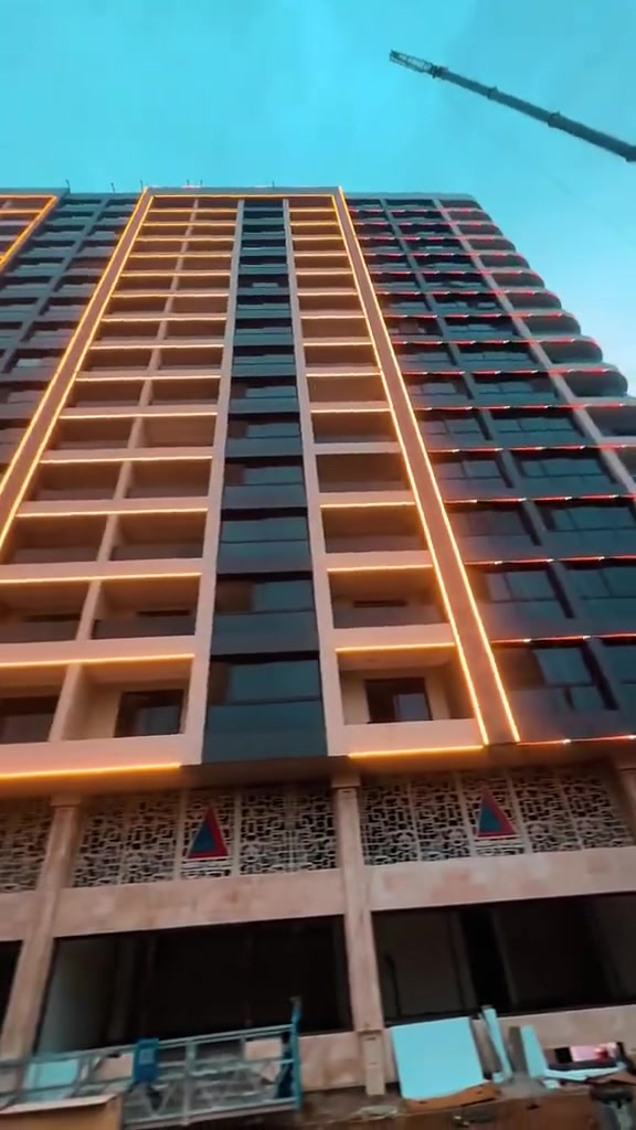 🏡 شقة للإيجار  مجمع سكني في قلب الكرادة
✨ الموقع:

كرادة – ساحة كهرمانة، بجانب فندق الماس.

تبعد فقط 5 دقائق عن العرصات والجادرية.

🔹 مواصفات الشقة:

. ثلاث غرف نوم 

• صالة مفتوحة مع المطبخ

• غير مؤثثه و زيرو 

🔹 الخدمات:

✅ كهرباء 24 ساعة

✅ سكيورتي

✅ باركن خاص للسيارات

للاستفسار ع الخاص 

***********

 و ايجارها مناسب جدا مقارنه بباقي الشقق
