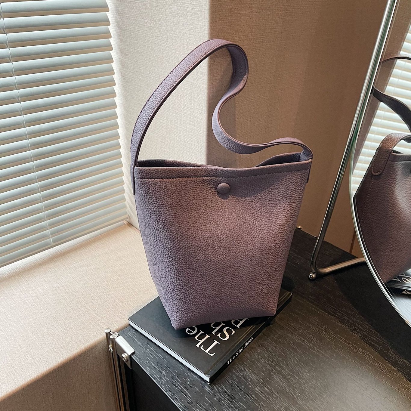 Large-Capacity Pebbled Leather Tote Bucket Bag for Women | Spring