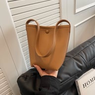 Large-Capacity Pebbled Leather Tote Bucket Bag for Women | Spring — view 4