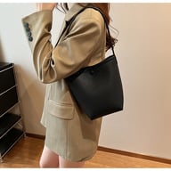 Large-Capacity Pebbled Leather Tote Bucket Bag for Women | Spring — view 10