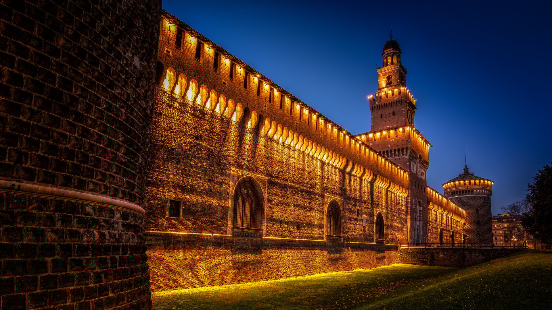 Free Mysteries & Legends Tour Milan2