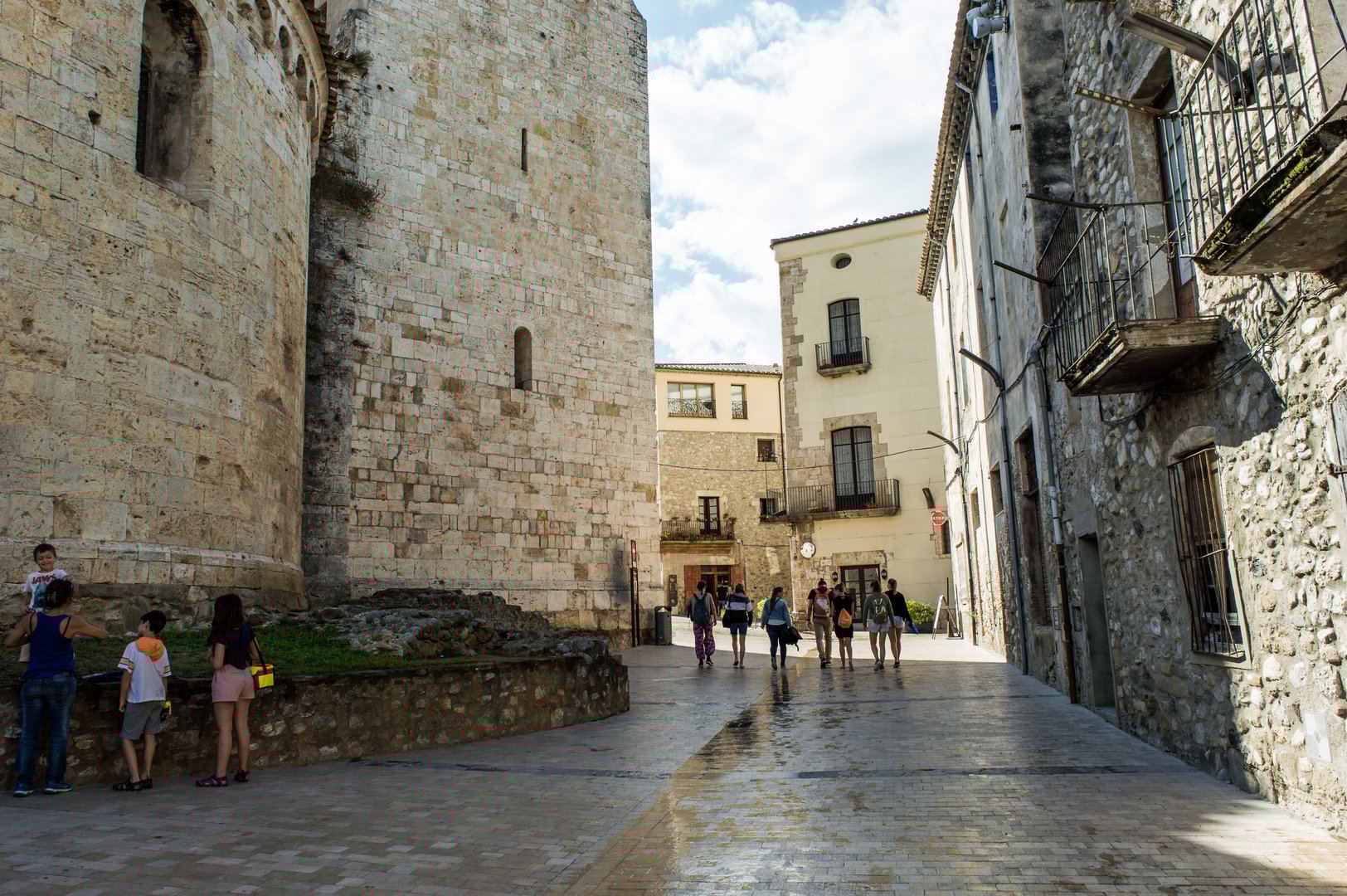 Essential Free Tour Besalu5