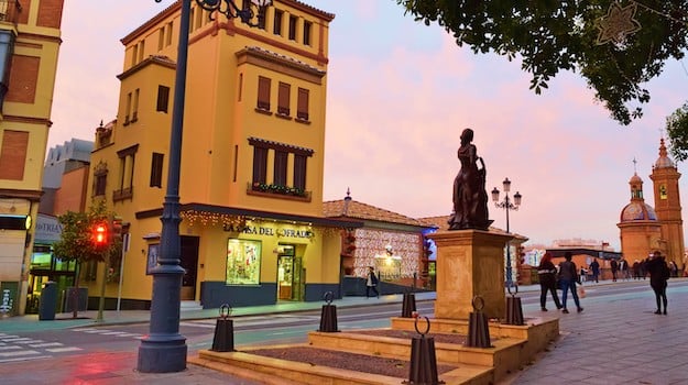 FreeUnknownTrianaTourSeville4