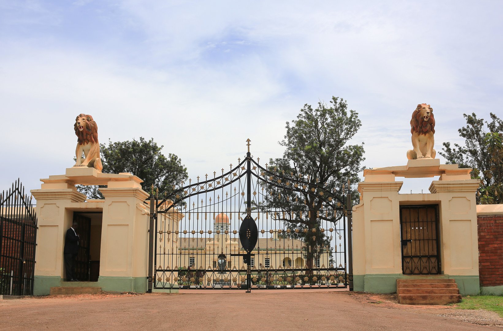 Essential Free Tour Kampala2
