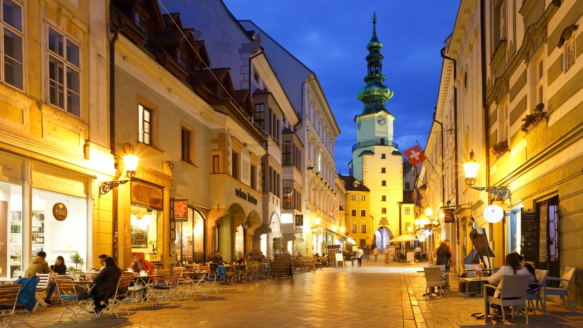 Free Night Tour Bratislava1