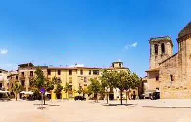 Essential Free Tour Besalu Banner