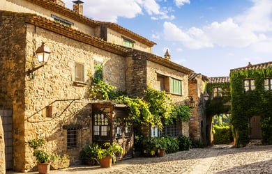 Essential Free Tour Peratallada Banner
