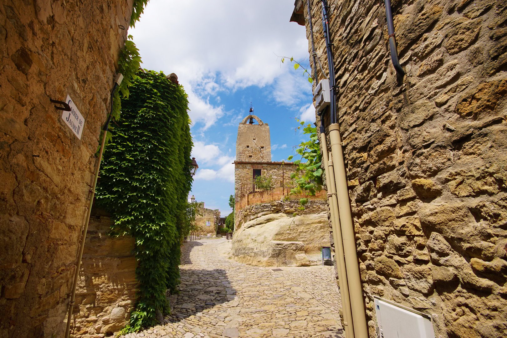 Essential Free Tour Peratallada5