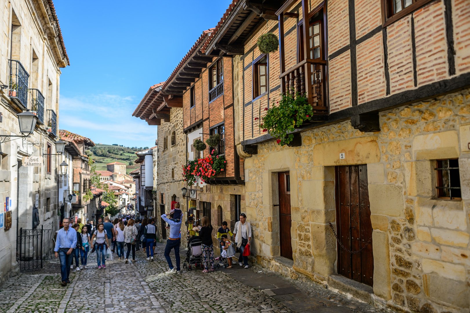 Essential Free Tour Santillana del Mar3