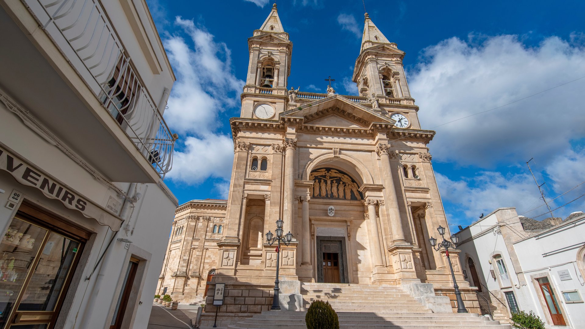 Free Self-Guided Tour Alberobello1