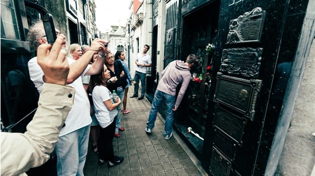Free La Recoleta Cemetery Tour2