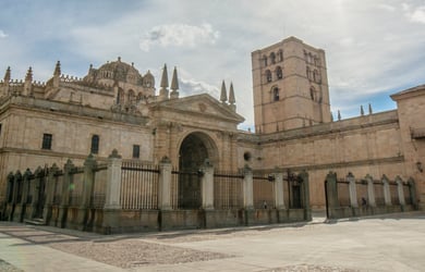 Essential Free Tour Zamora Banner