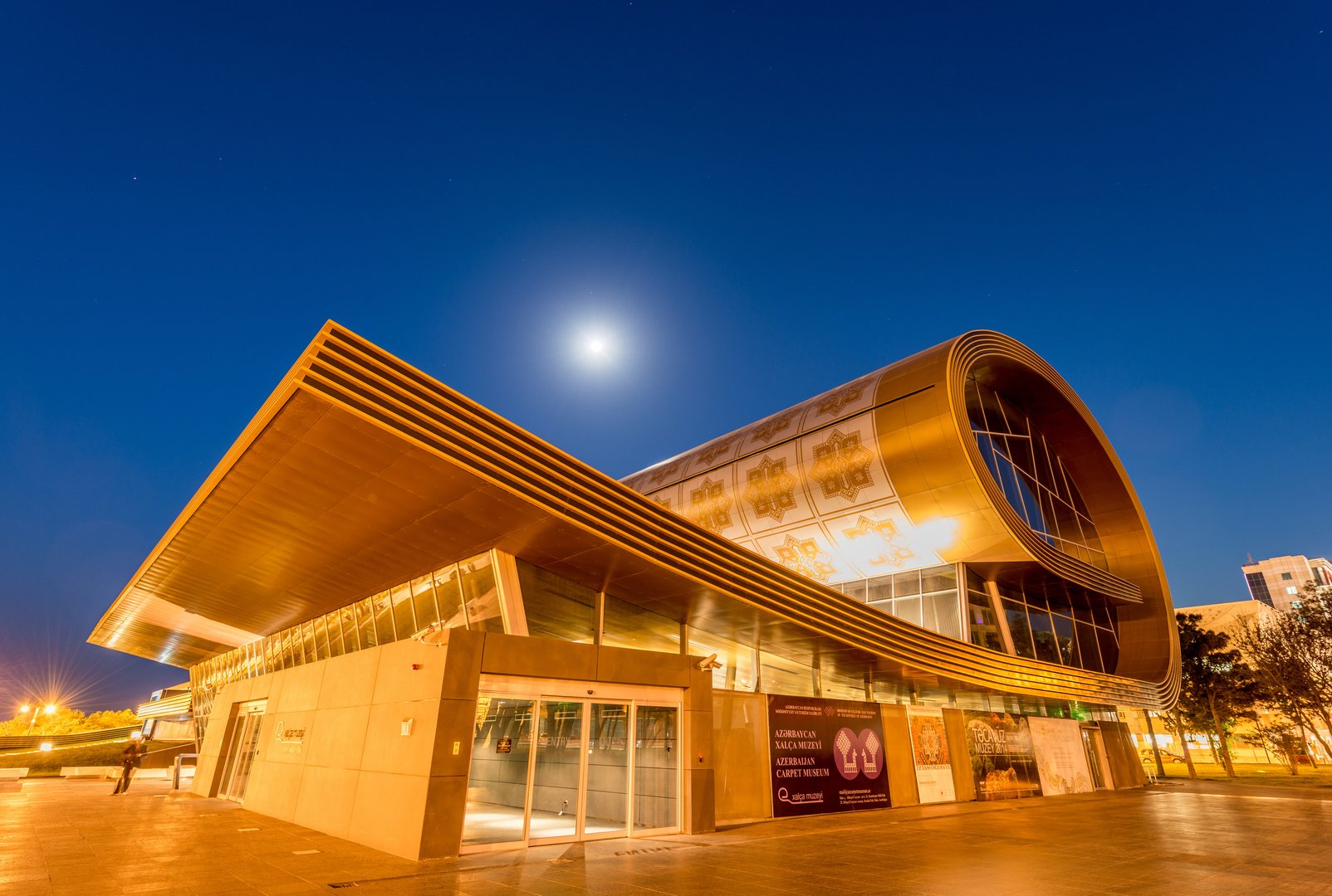 Free Night Tour Baku4