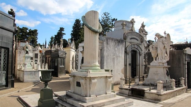 Free La Recoleta Cemetery Tour4