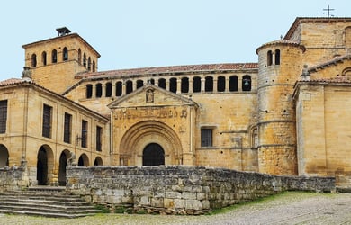 Essential Free Tour Santillana del Mar Banner