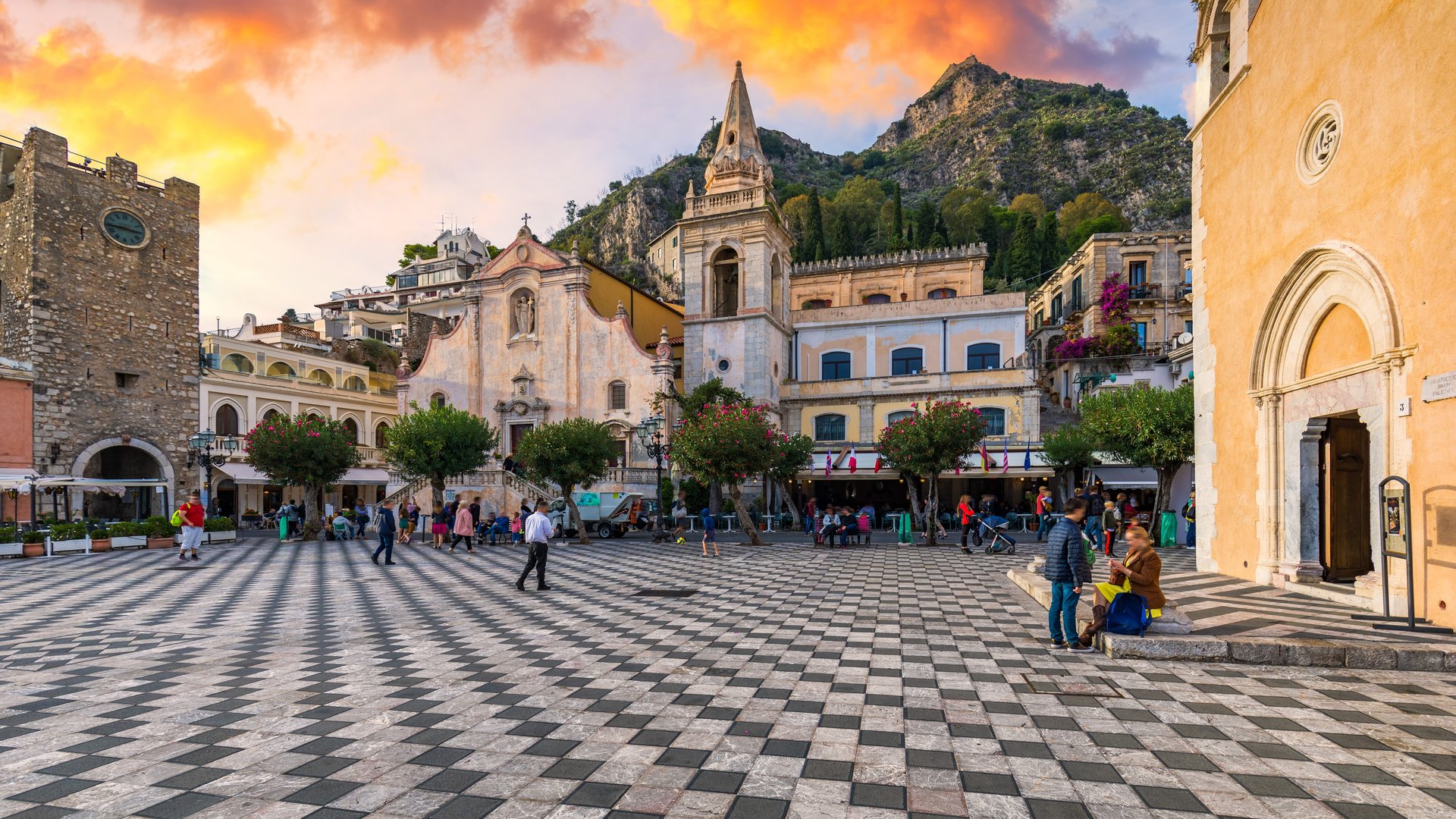 Essential Free Tour Taormina1