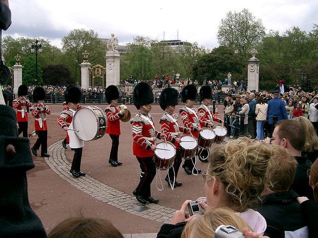 The Ultimate Guide to the Changing of the Guard at Buckingham Palace