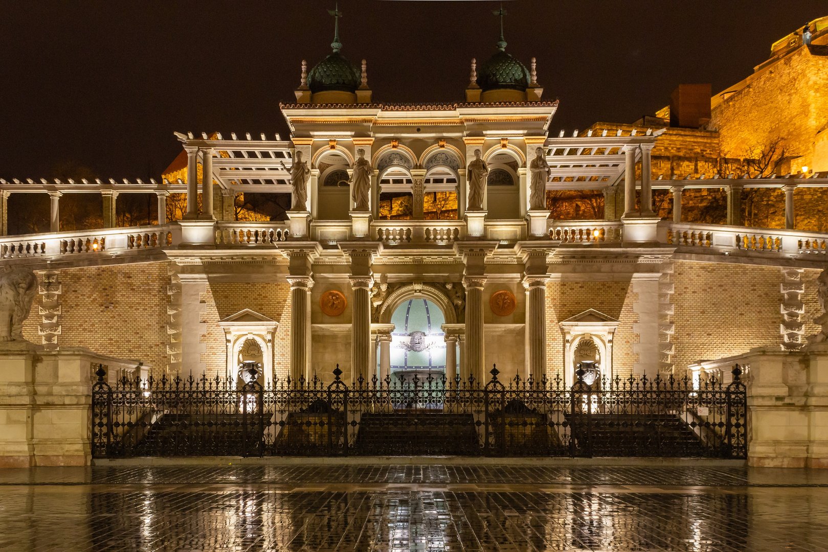 Free Buda by Night Tour Budapest4