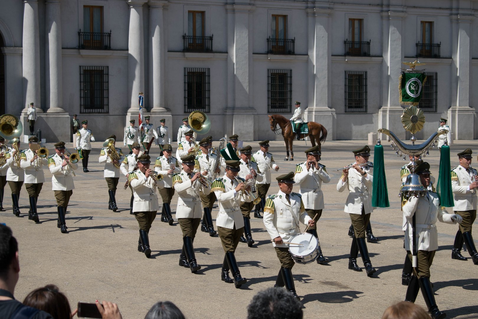Free Changing of the Guard Tour Santiago3