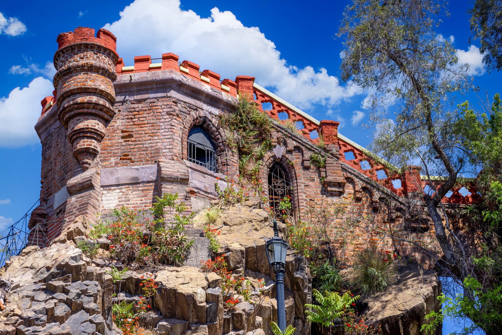 Free Lastarria & Santa Lucia Hill Tour Santiago3