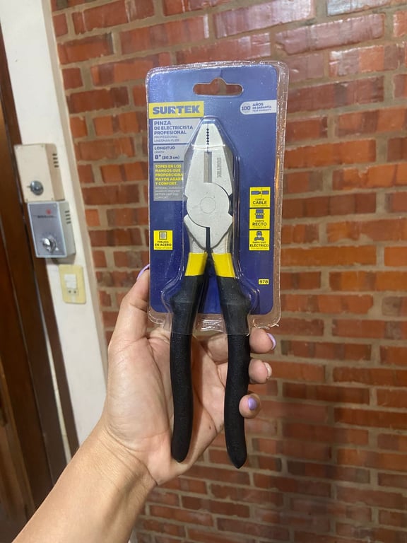 PINZA UNIVERSAL NUEVO