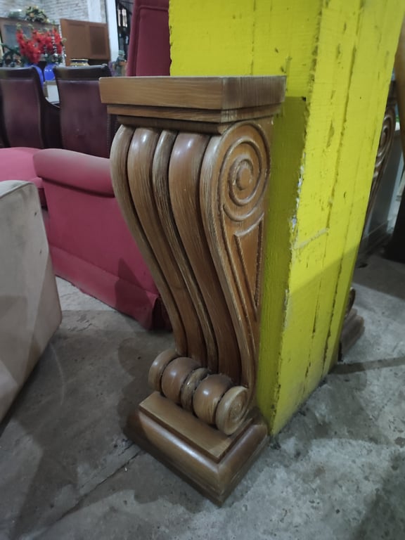2 Porta jarrones de madera tallada 1m de alto