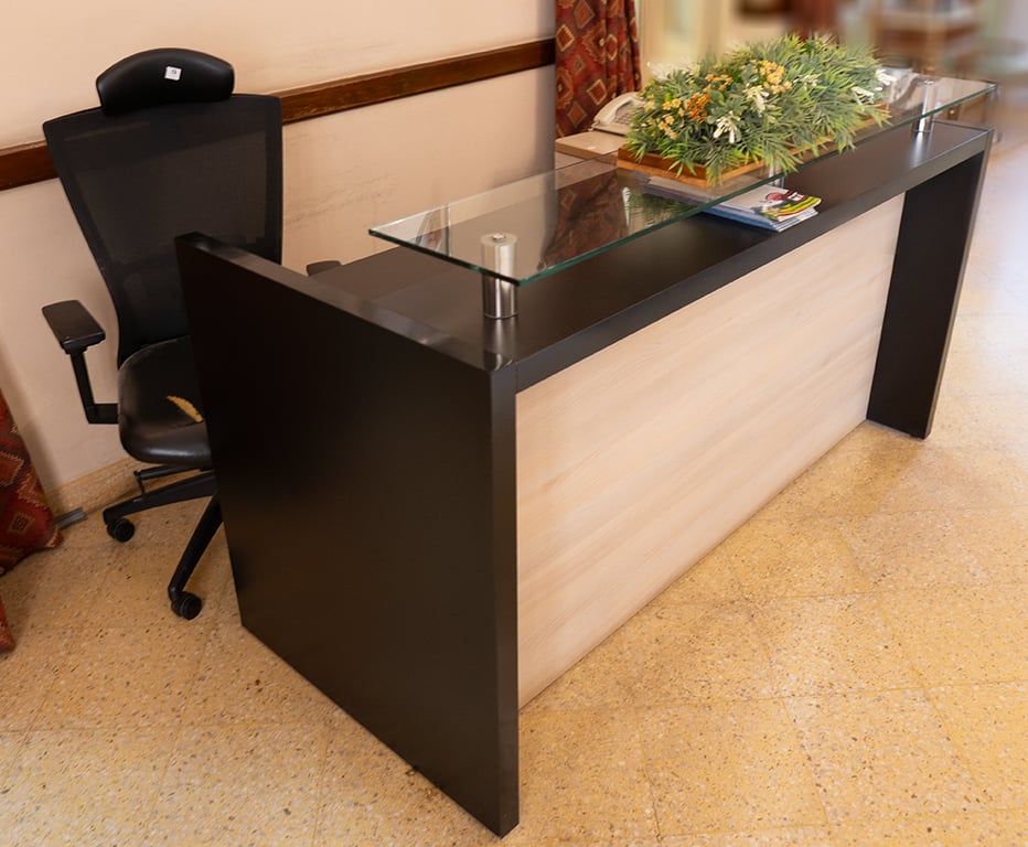 Mueble de recepción + silla
