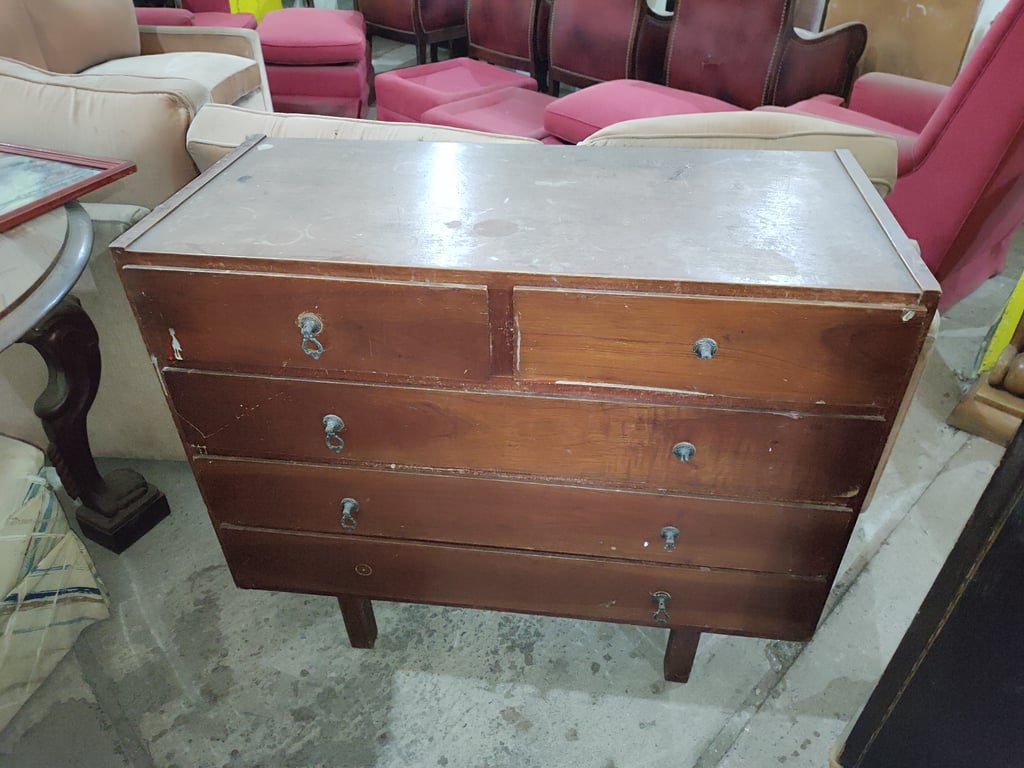 Comoda 83 alto, 98 largo, 43 cm de profundidad