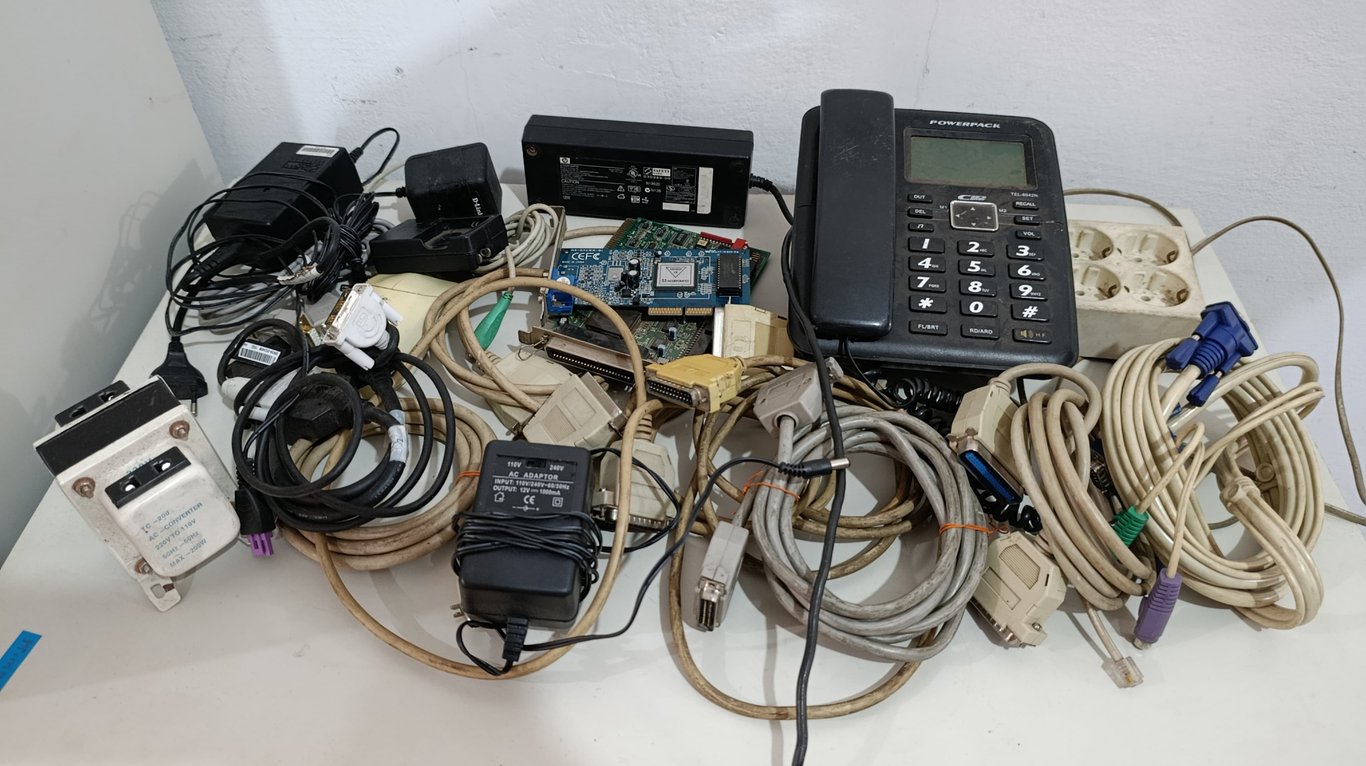 Cables, teléfono, transformadores y otros