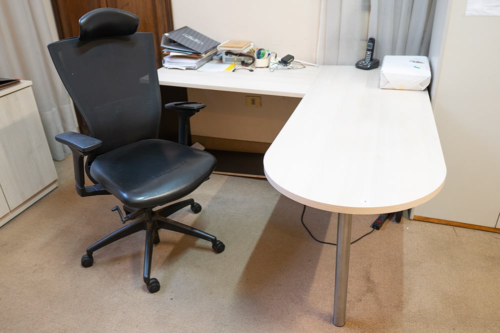 Escritorio en forma de L (desarmado) + silla de oficina
