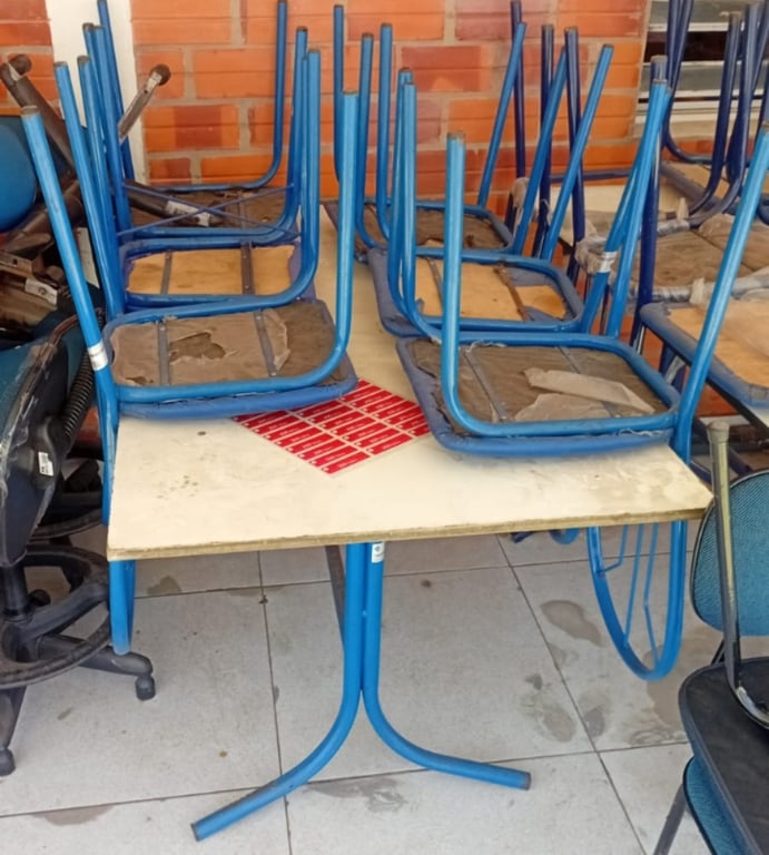 Subasta de mobiliarios en desuso
