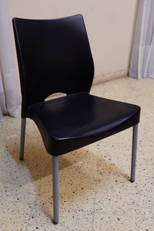 6 unidades de sillas fijas de plástico sin reposa brazos y patas de metal