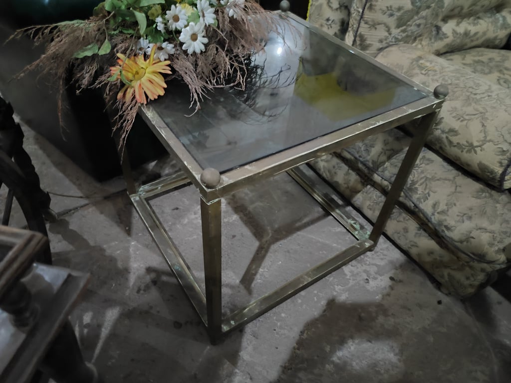 1 Mesa de apoyo en vidrio y bronce